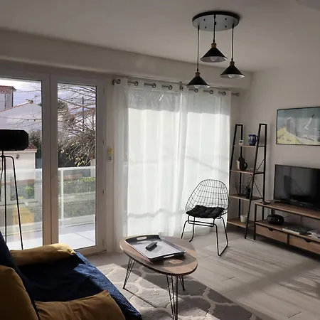 Apartment Royan, 2 Pieces, 4 Personnes - Fr-1-738-8